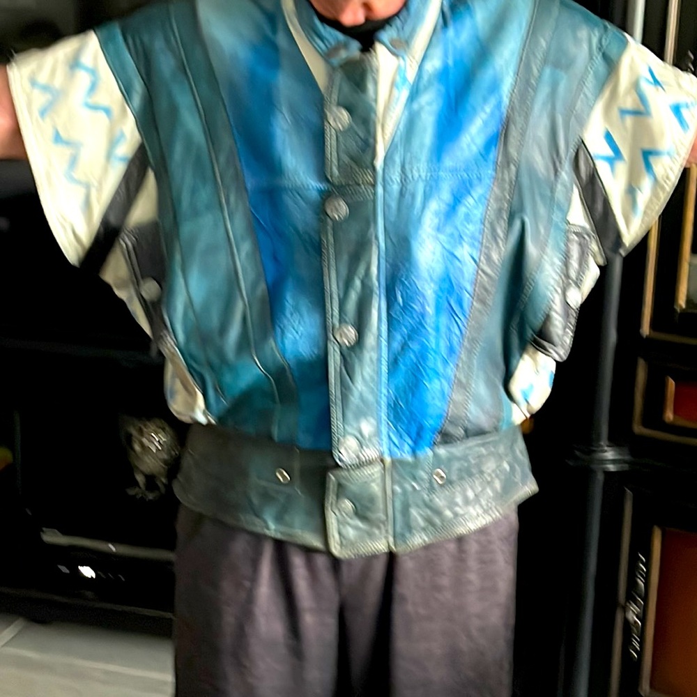 Unique/Stylish/Rare Leather Vest - Picture 3 of 13